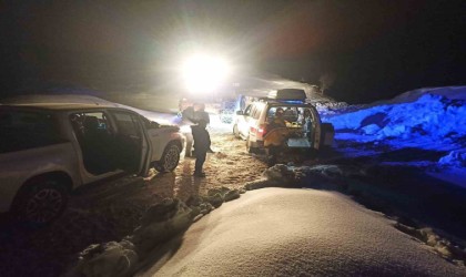 Sağlık ekipleri kar nedeniyle 6 saatlik çalışma sonrası hastaya ulaştı