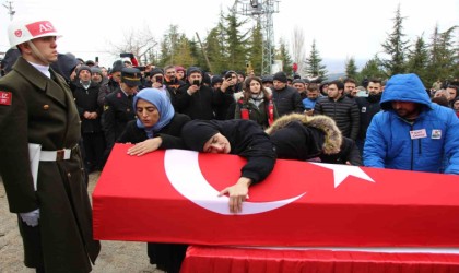 Şehidin annesi: “Peygamber efendimize komşu oldun oğlum”