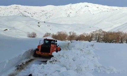 Şemdinlide yol açma çalışması devam ediyor