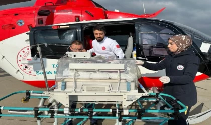 Şırnak’ta ambulans helikopter, zatürre teşhisi konulan 2 aylık Nehir için havalandı