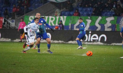 Trendyol Süper Lig: Çaykur Rizespor: 0 - Adana Demirspor: 0 (İlk yarı)