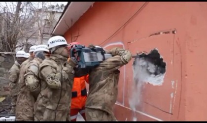 Tuncelide asker ve polislerden 80 afet arama kurtarma timi oluşturuldu