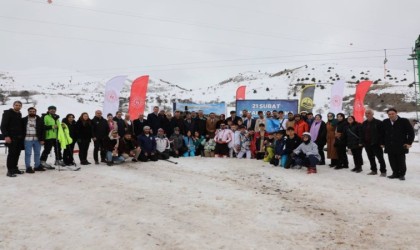 “21 Şubat Kurtuluş Kayak Kupası” finalinde dereceye girenlere ödülleri verildi