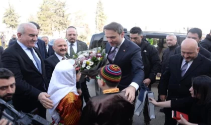 Adıyaman’da depremde yaşamını yitirenler ’Saat kulesi’ önünde anıldı (3)