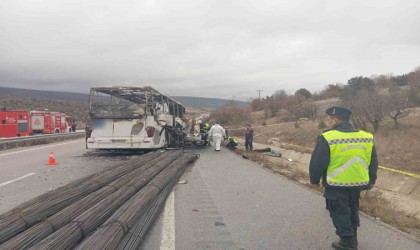 Alev alev yanan otobüste hayatını kaybedenlerin kimlikleri belli oldu