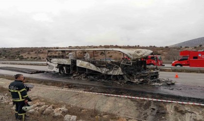 Alev alev yanan otobüsten geriye iskeleti kaldı: 2 kişi öldü, 5 kişi yaralandı