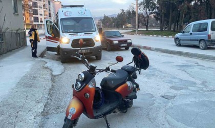 Alkollü baba motosikletle kaza yaptı, oğlu yaralandı