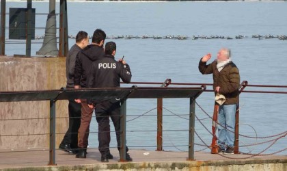 Av tüfeği ile ateş açıp, silahı kendisine doğrultan şahsı polis ikna etti