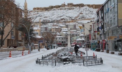 Bayburtta kar yüzünü yeniden gösterdi