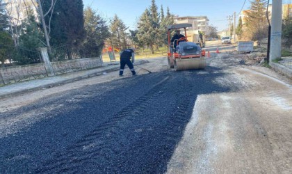 Belediye kaldırım ve yol çalışmalarını sürdürüyor