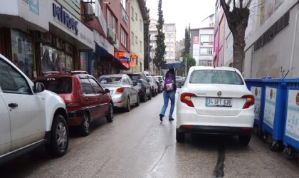 Bilecikte duyarsız sürücü tüm trafiği kitledi