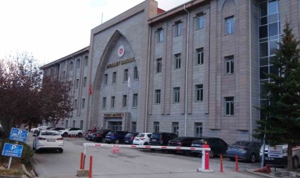 Boşanma aşamasındaki karısını öldüren sanığın tutukluluk halinin devamına karar verildi