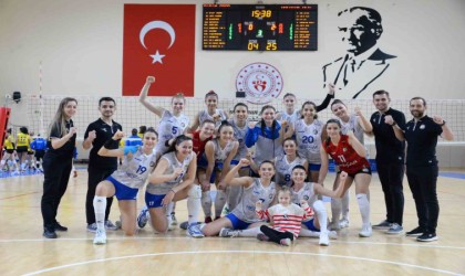 Bozüyük Belediyesi Eğitim ve Spor Kulübü Voleybol Takımı, yarı finale yükseldi