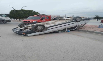 Burdurda kamyon ile çarpışan otomobil takla attı: 1 yaralı