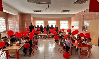 Çıldır Anaokulu öğrencilerinden kuşlara yuva