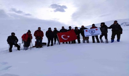 Dağcılar, 6 Şubatta hayatını kaybedenler için tırmandılar