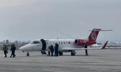 Duran kalbi yeniden çalıştırıldı, ambulans uçakla Adana’ya sevk edildi