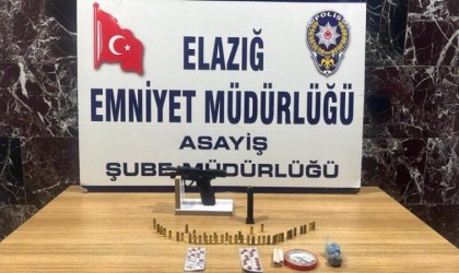 Elazığda 25 yıl kesinleşmiş hapis cezası bulunan şahıs, balkondan atlayarak kaçmaya çalıştı