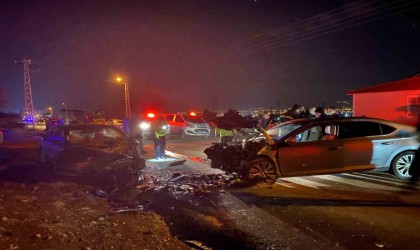 Erzincanda iki otomobil çarpıştı: 1i ağır 3 yaralı