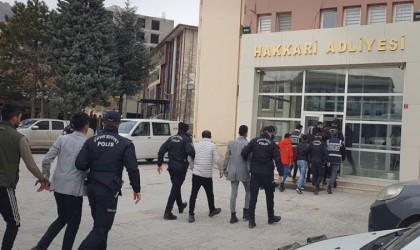 Hakkaride aranan 132 şahıs yakalandı