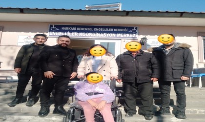 Hakkarideki engellilere sandalye desteği