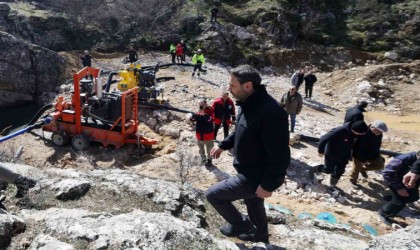 İliçte vadiden akan suyun yığına karışmaması için tahliye işlemi devam ediyor