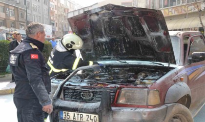 Keşanda yanan kamyonete oradan geçen itfaiye amiri müdahale etti