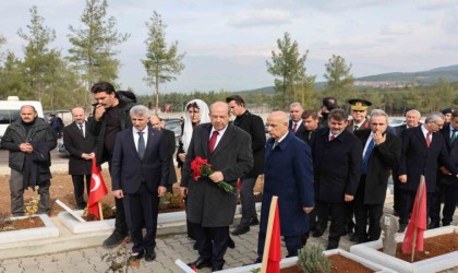 KKTC Cumhurbaşkanı Tatar, Kahramanmaraşta mezarlık ziyaretinde bulundu