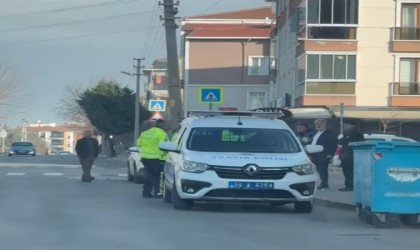 Lüleburgazda park halinde otomobile çarpıp kaçtı