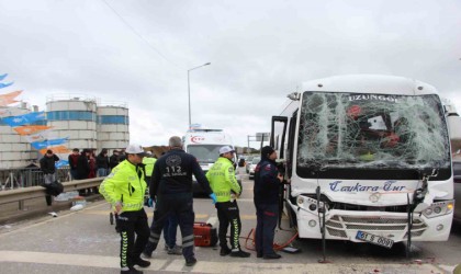 Maça giden taraftarları taşıyan midibüs tıra çarptı: 6 yaralı