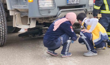 Motosiklet kamyonun altına girdi: 1 ölü, 1 yaralı