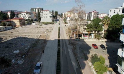 Osmaniyenin kalbi olan İstasyon Caddesi eski günlerini arıyor