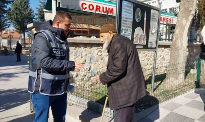 Polis ekipleri dolandırıcılara karşı vatandaşları bilgilendirdi