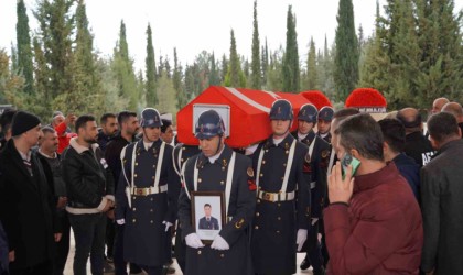 Rahatsızlık sonucu hayatını kaybeden asker son yolculuğuna uğurlandı