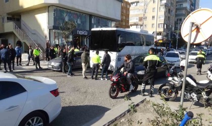 Şanlıurfada çevik kuvvet aracının çarptığı çocuk hayatını kaybetti, halası yaralandı