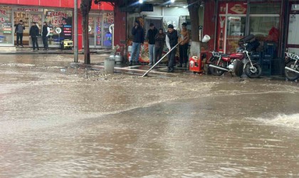 Siverekte şiddetli yağış su baskınlarına neden oldu