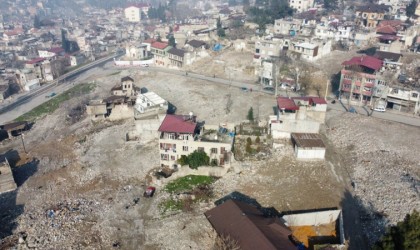 Tarihi Maraşın merkezi Kuyucakın büyük bölümü boş arsaya döndü