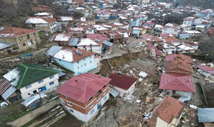 Tokatta toprak kayması sonucu birçok evin yıkıldığı köyle ilgili korkutan iddia