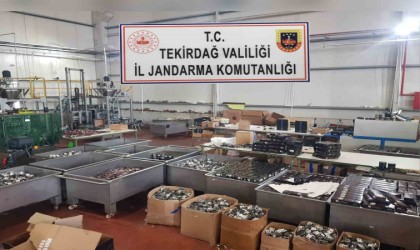 Tütün fabrikasında 3 ton kaçak nargile tütünü ele geçirildi