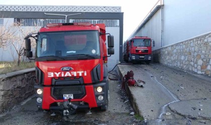 Uşakta tekstil fabrikasında çıkan yangın söndürüldü