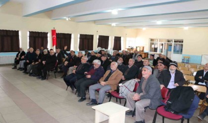 Üzümlüde çiftçilere üzüm bağlarında görülen hastalık ve zararlılarla ilgili eğitim verildi