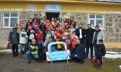 Vartoda şehit yakınları ve jandarmadan köy ilkokuluna anlamlı ziyaret