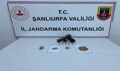 Zehir tacirleri jandarmadan kaçamadı