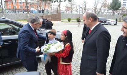 Bakan Işıkhan, Batman Valisi ile görüşerek eski vekil Hamidinin taziyesi katıldı