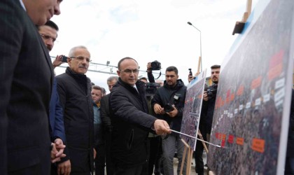 Bakan Uraloğlundan Boluya 4 köprülü kavşak müjdesi