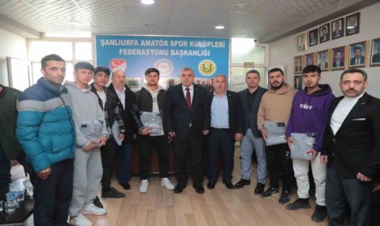 Beyazgül şampiyon futbolcuları tebrik etti