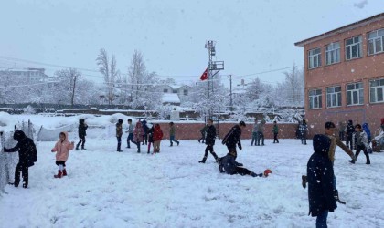 Bingölde kar yağışı nedeniyle tüm okullar tatil edildi