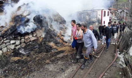 Boluda 3 ev 1 samanlık küle döndü: 2 yaralı