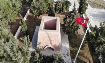 Çanakkale Savaşlarının en kanlı çarpışmalarının yaşandığı Zığınderede şehitlerin kemikleri bu anıtın dibinde bulunuyor