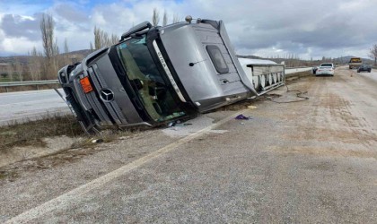 Çorumda akaryakıt yüklü tanker devrildi